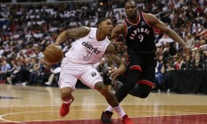 爱游戏投注-猛龙前锋在场上多次取得关键进球