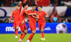 爱游戏平台-国内顶尖球队轻取对手取得耀眼胜利