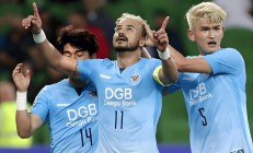 爱游戏中国官网-首尔队在比赛中遭遇困境，顽强战斗出局