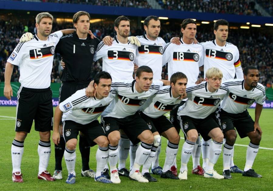 德国足球联赛竞争激烈，胜者将笑到最后的简单介绍