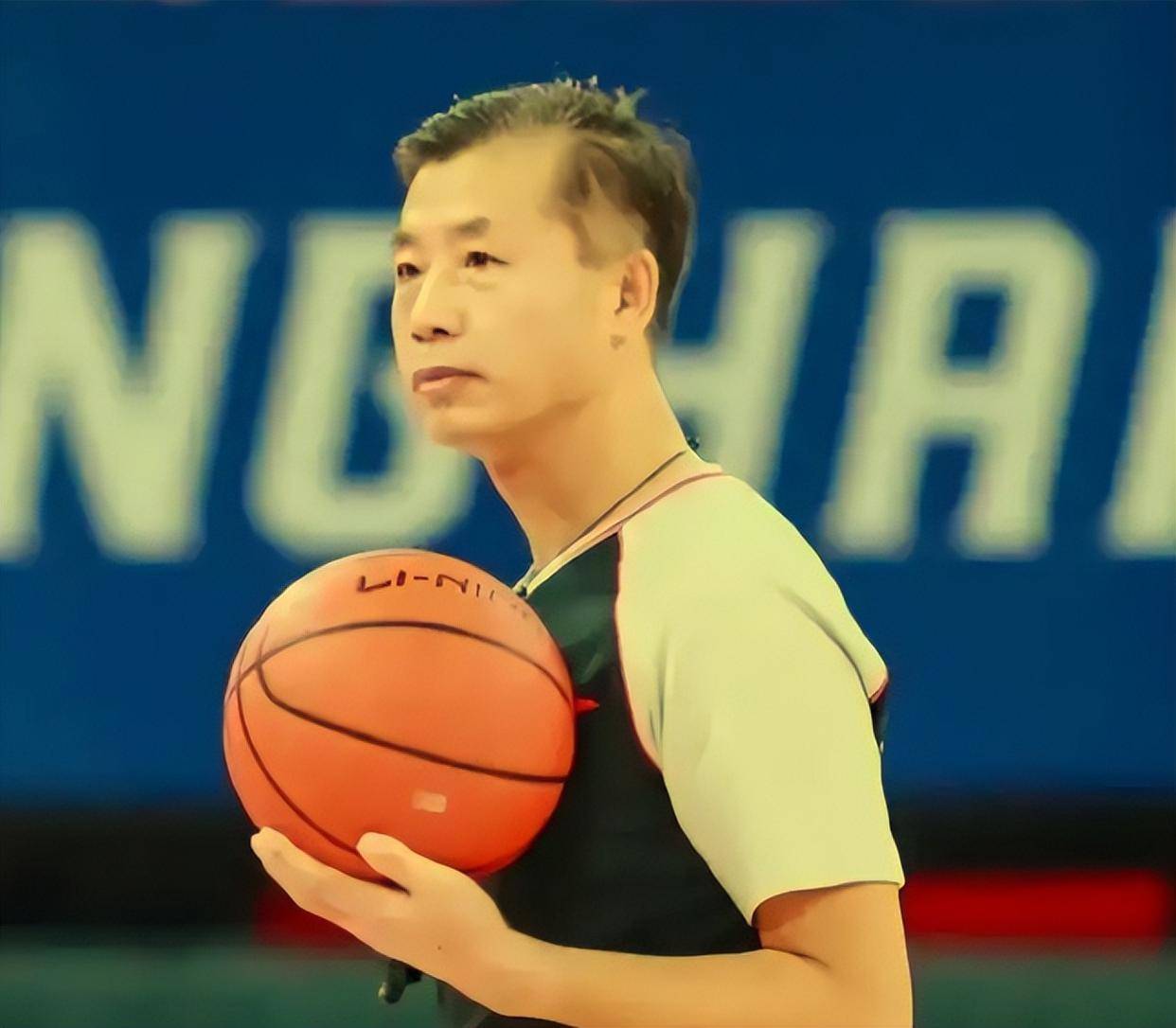 比赛中出现问题，裁判遭质疑