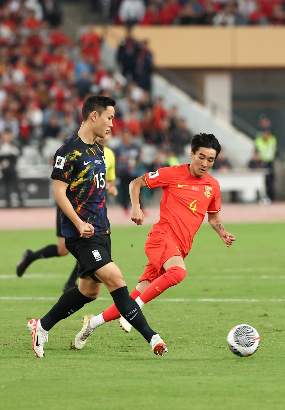 国际足球大赛中中国队发挥出色，引人关注