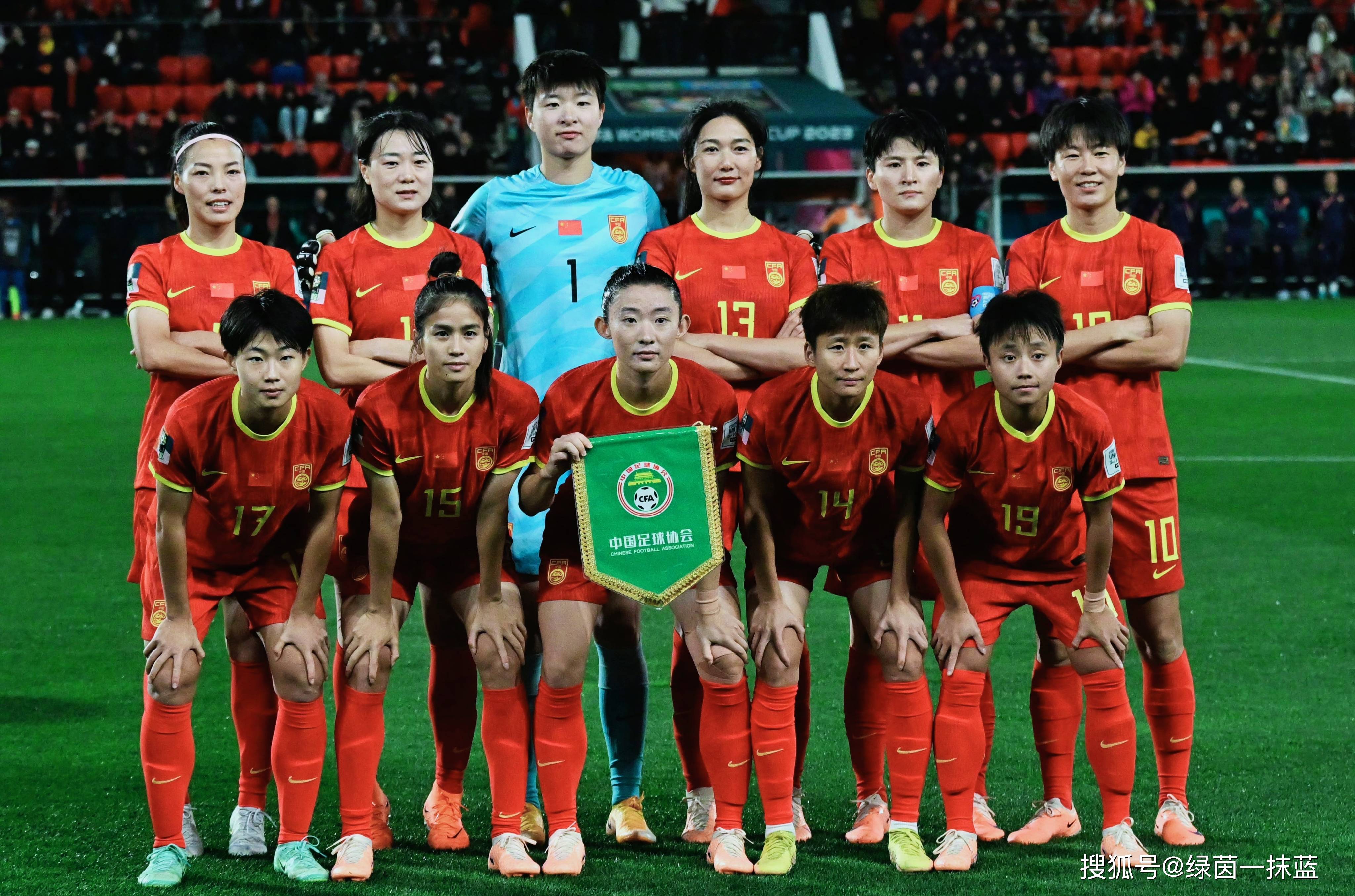 中国女足夺冠赞誉！团结合作实现集体荣耀的简单介绍