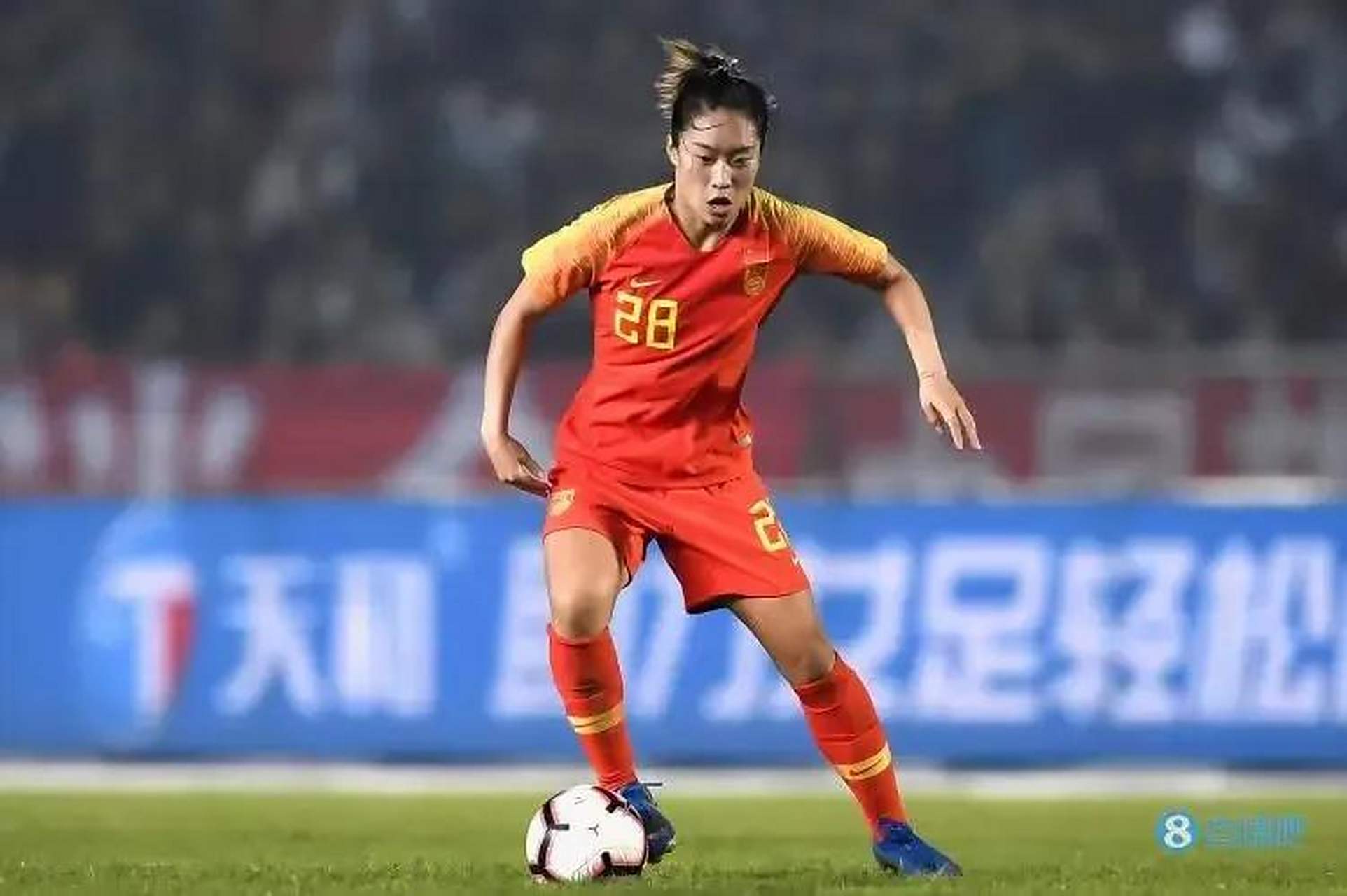 中国女足运动员在比赛中展现出色球员风采的简单介绍