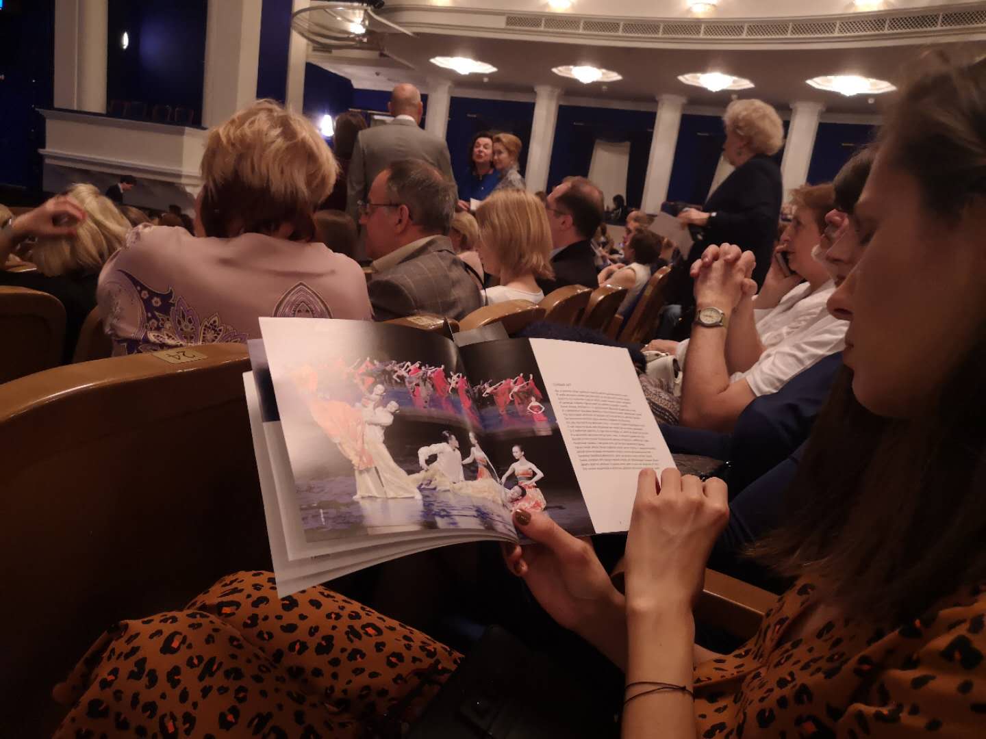 俄罗斯队战无不胜，赢得掌声