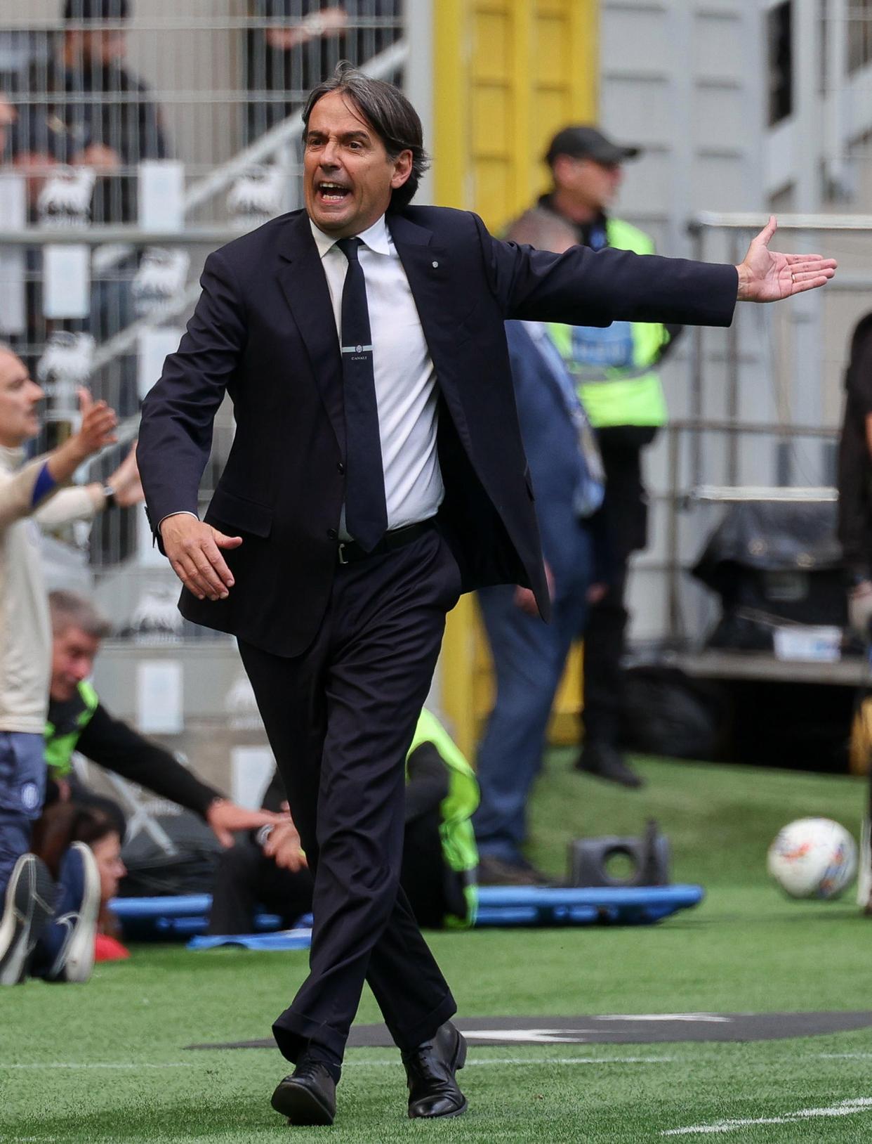 包含罗马尼亚国脚赴英超球队试训的词条 包含罗马尼亚国脚赴英超球队试训的词条