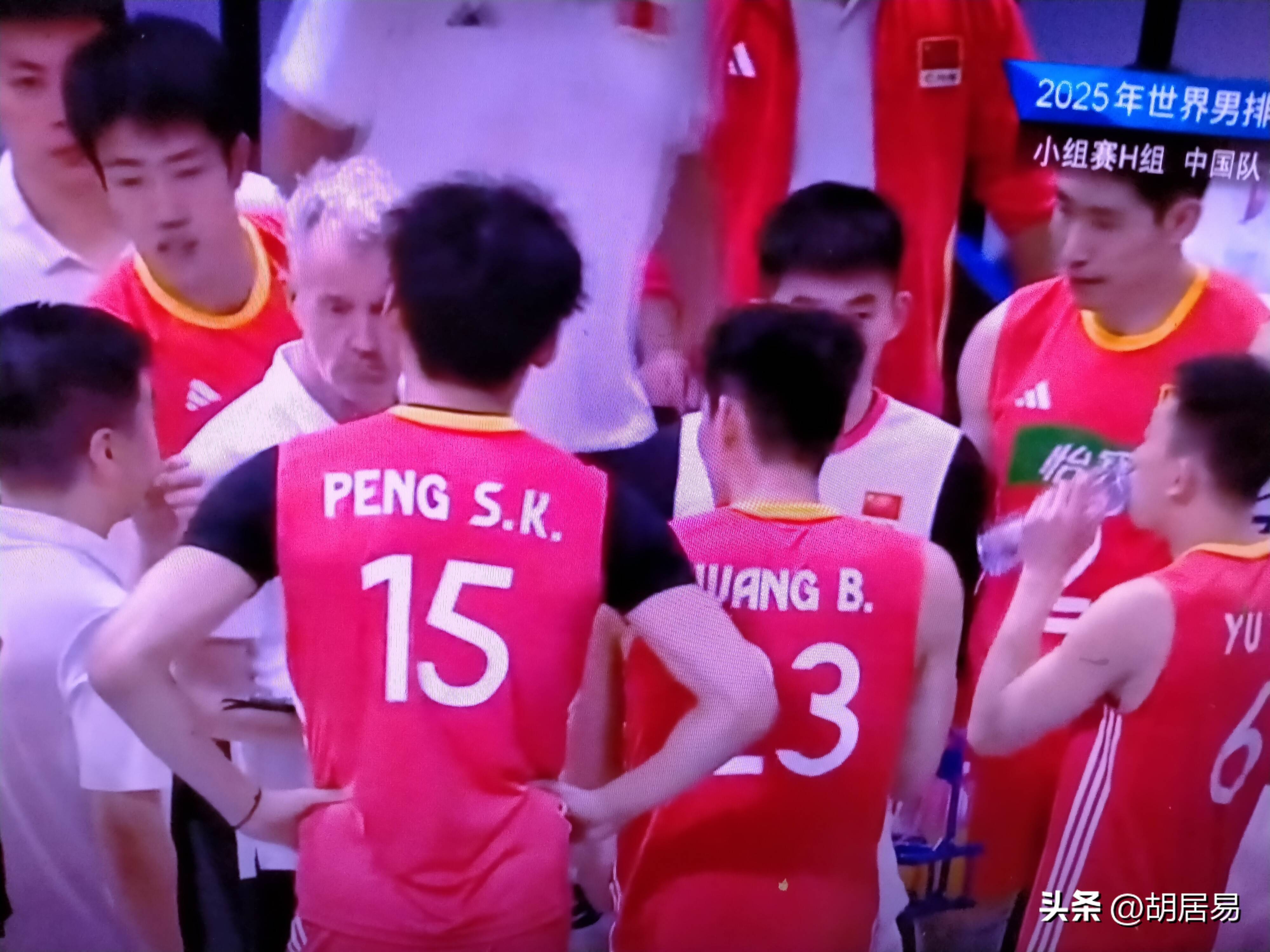 紧张比赛过后，胜者笑逐颜开