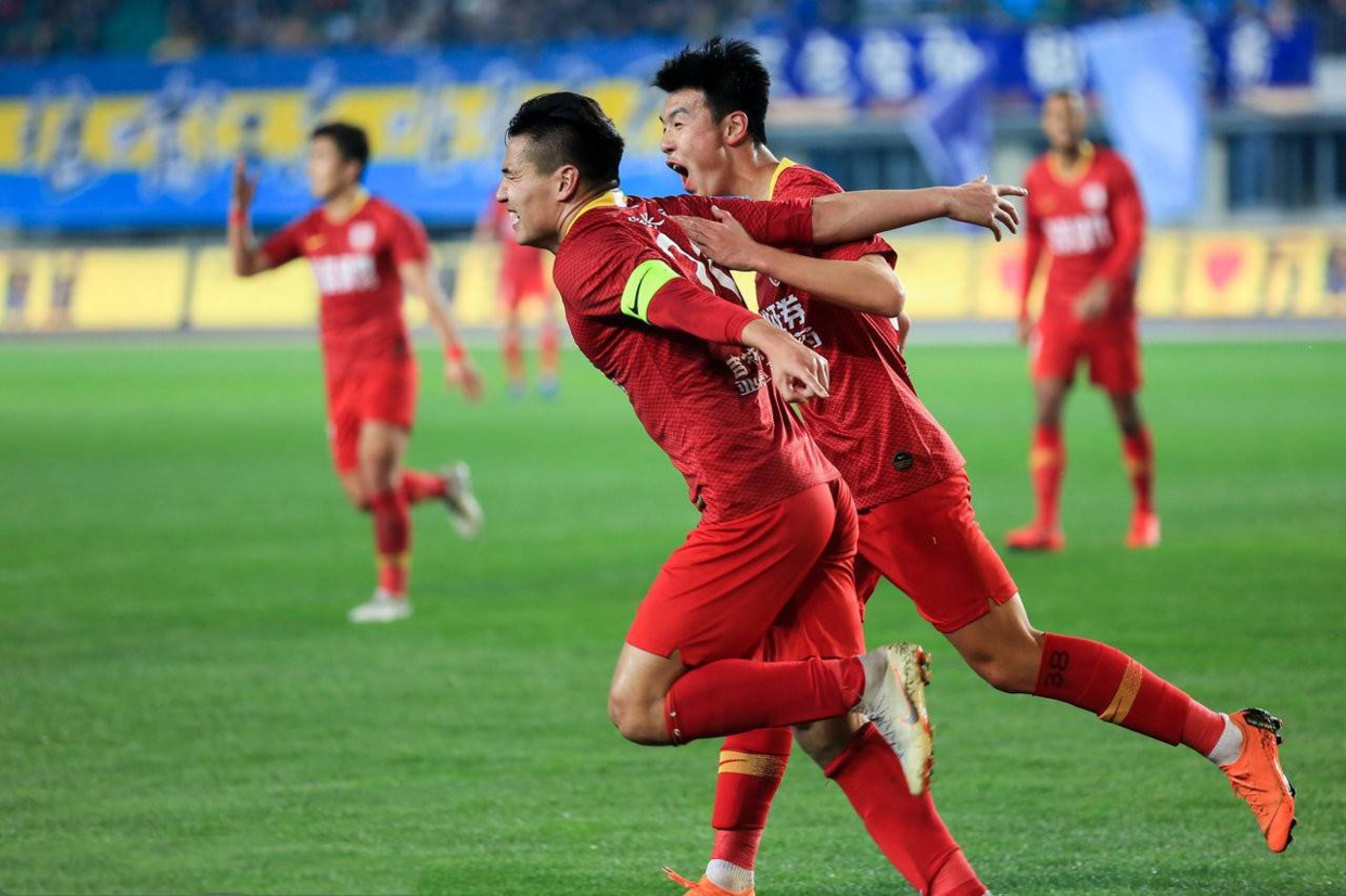 猛龙前锋在场上多次取得关键进球