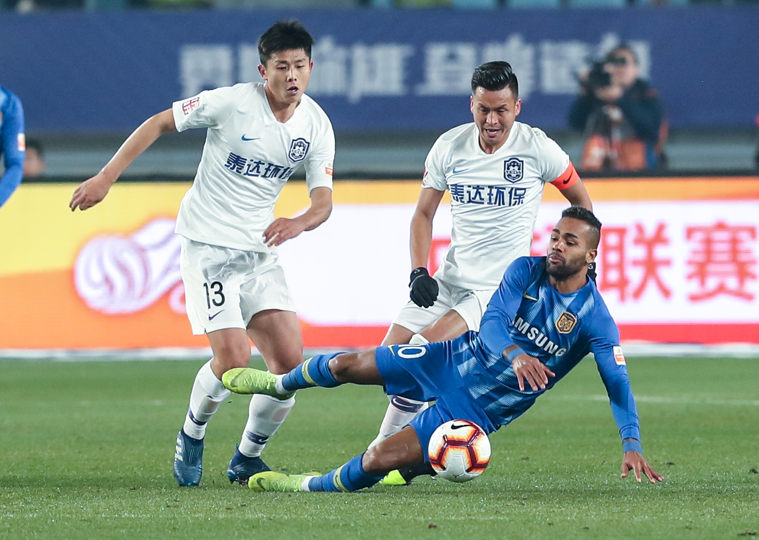 关于江苏苏宁主场拼杀,冲击联赛前列的信息 关于江苏苏宁主场拼杀,冲击联赛前列的信息