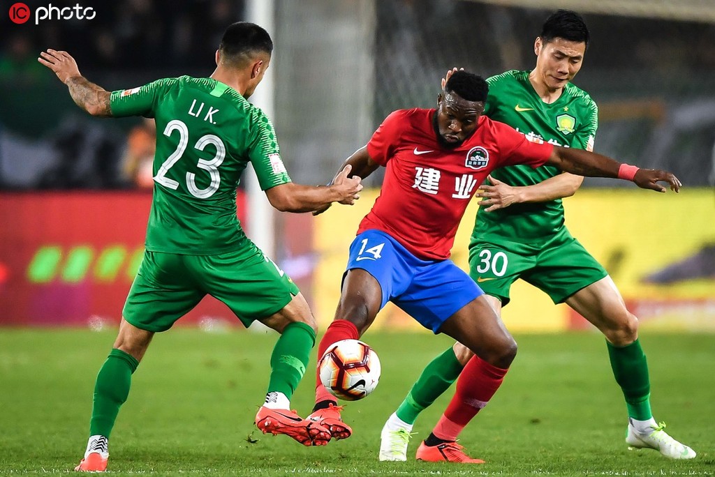 国安大胜建业，登顶积分榜领先第二名两分