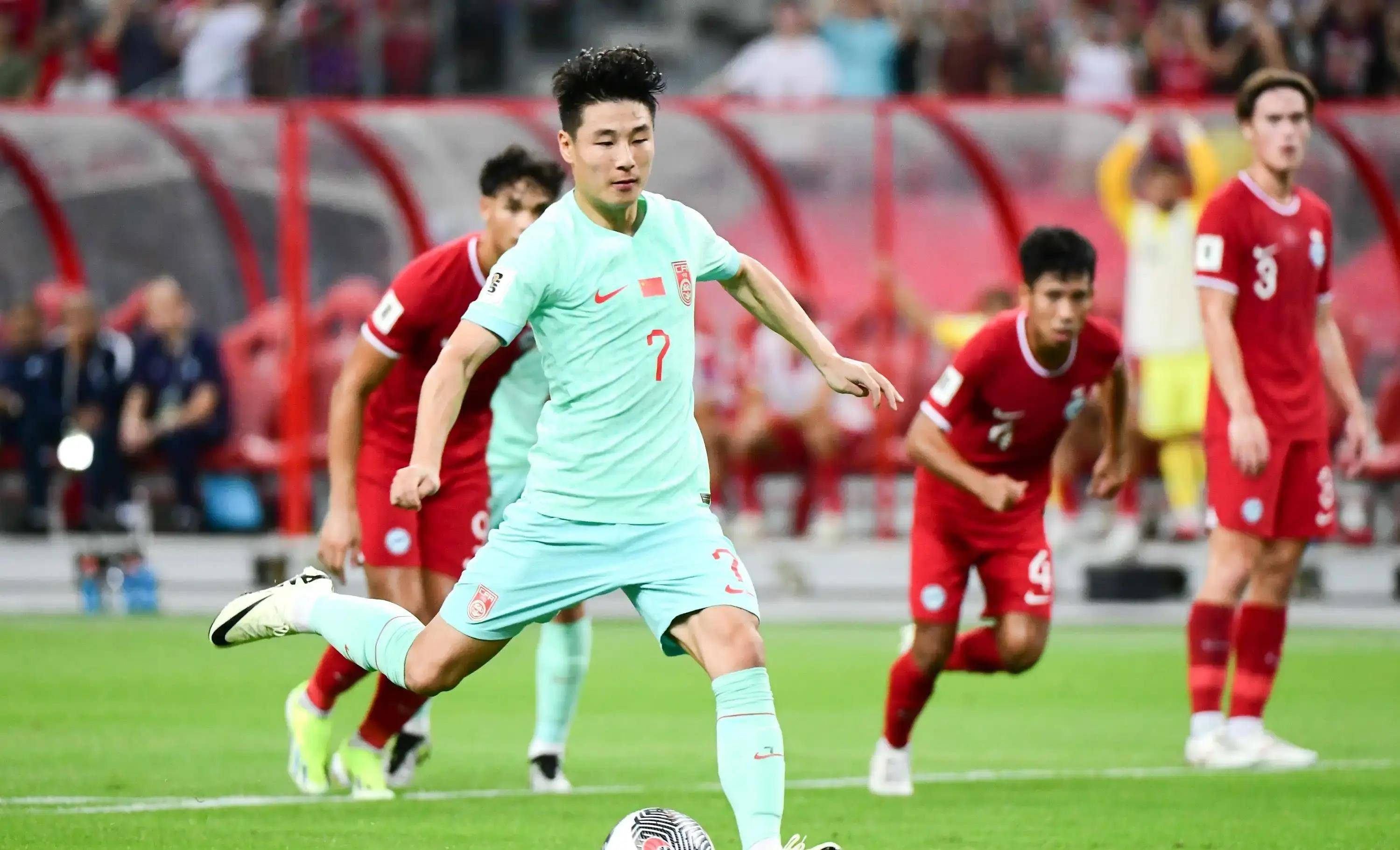 国际足球比赛中中国队员尽显风采成为焦点的简单介绍 国际足球比赛中中国队员尽显风采成为焦点的简单介绍