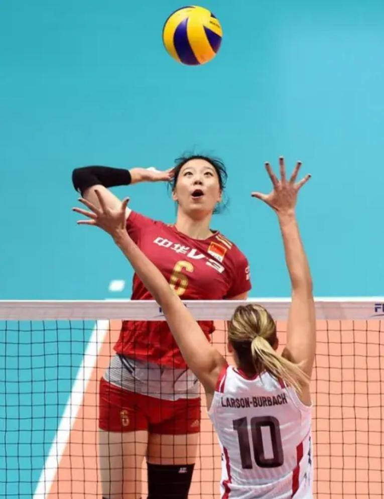 排球赛场名将相遇,华丽扣杀无可阻挡的简单介绍 排球赛场名将相遇,华丽扣杀无可阻挡的简单介绍