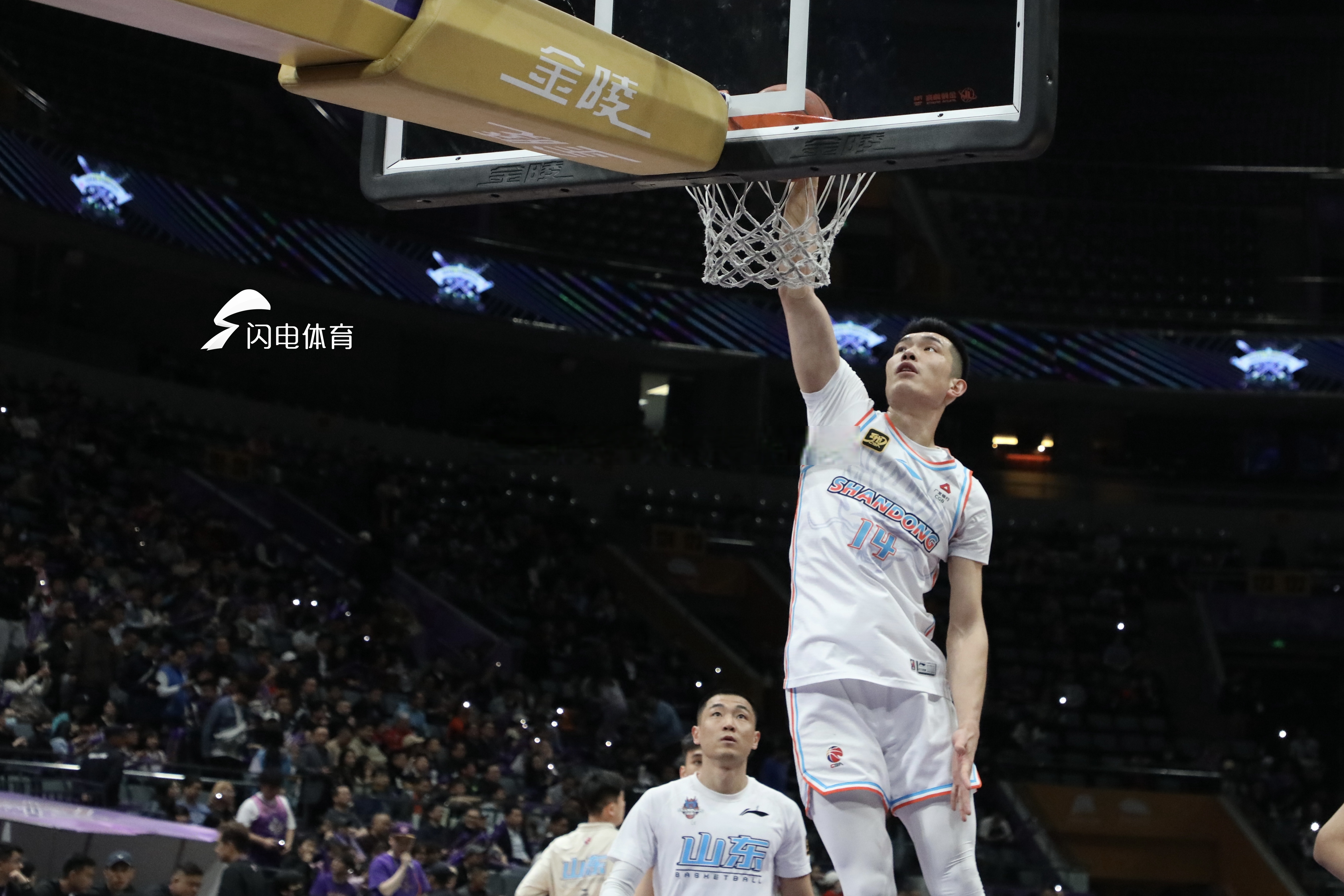 包含山东男篮迎战新挑战，球员气势如虹的词条