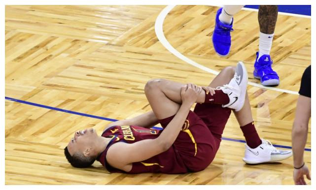 骑士中锋接受手术伤情不乐观