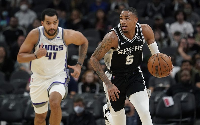 尼克斯惜败马刺,表现令人瞩目 尼克斯惜败马刺,表现令人瞩目