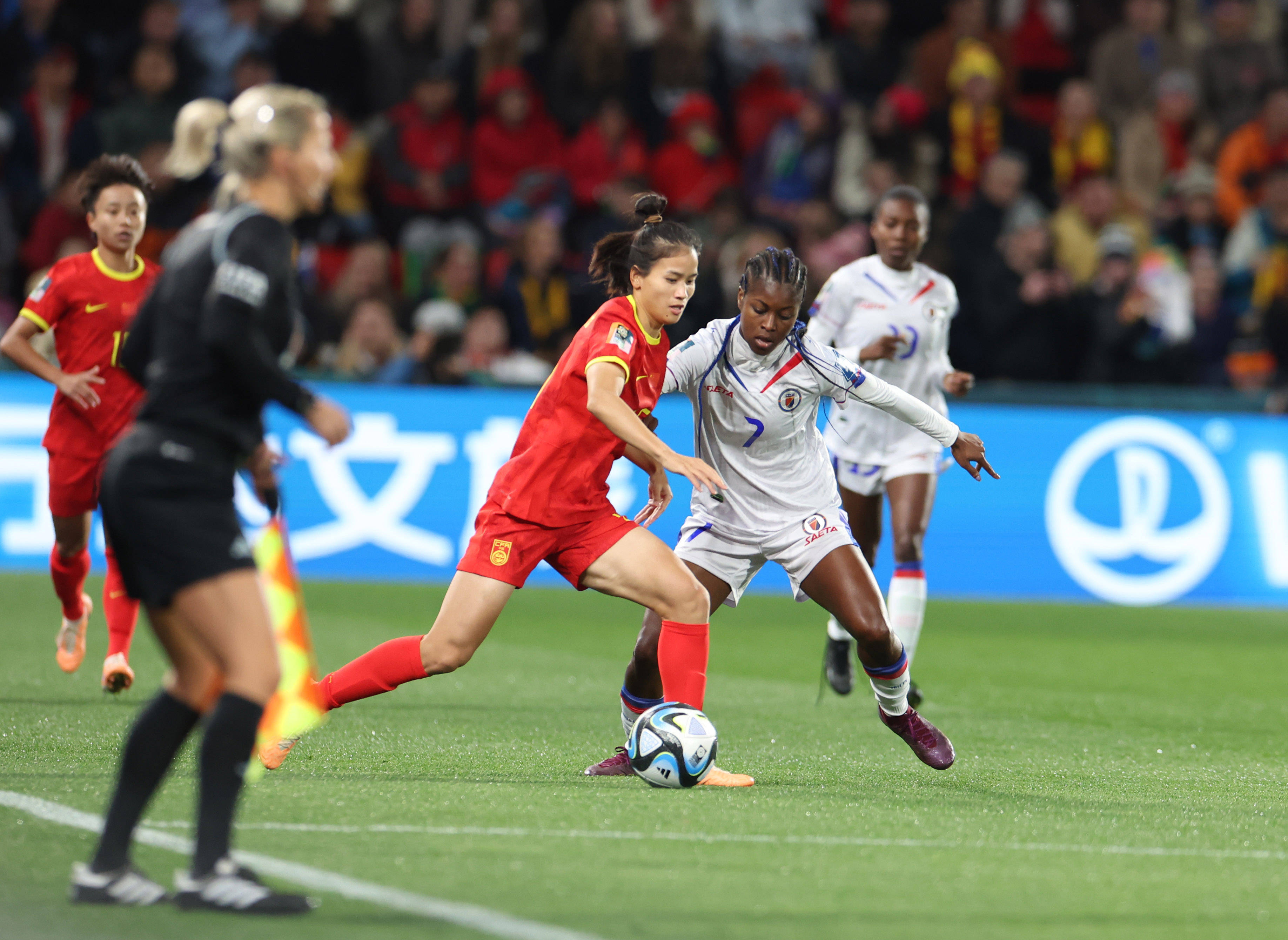 热门赛事中女足选手刷新纪录 热门赛事中女足选手刷新纪录