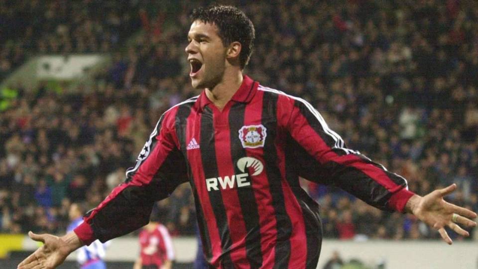 帕尔马中锋状态神勇，为球队建立不败之师的简单介绍