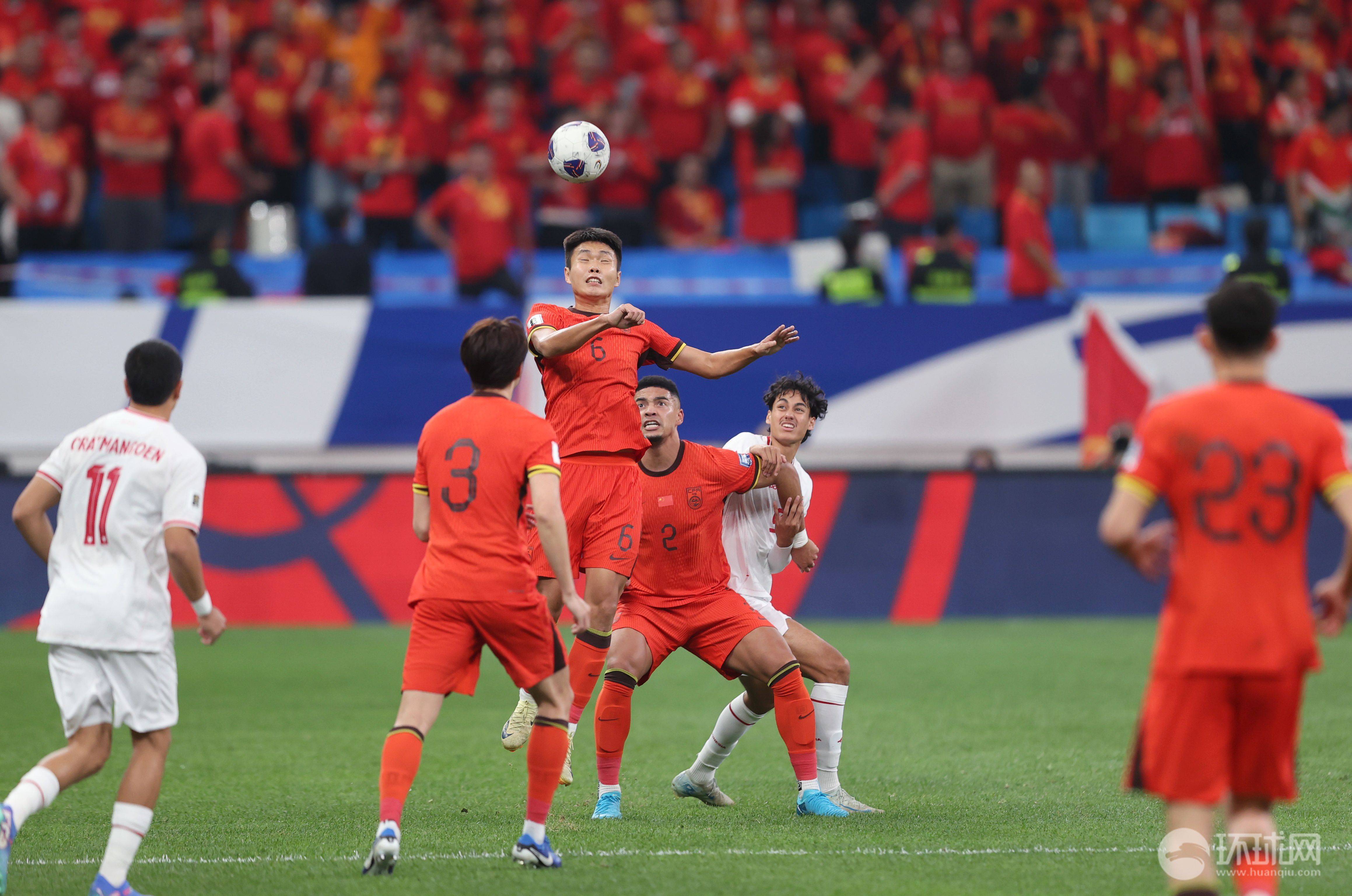 关于国内职业足球备战全面点燃赛场，热门球队霸气登场的信息