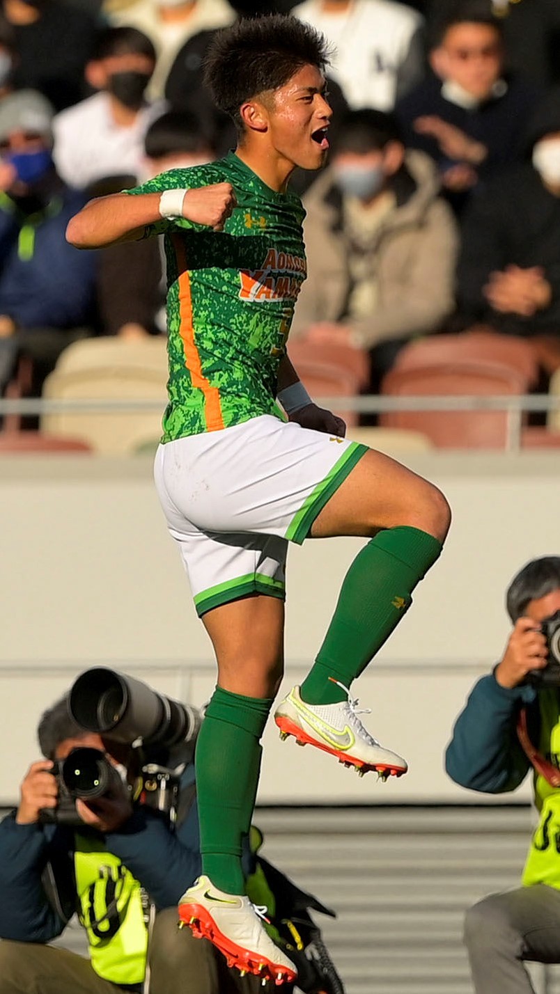 包含赫尔塔柏林球员在场上发挥出色拼搏的词条