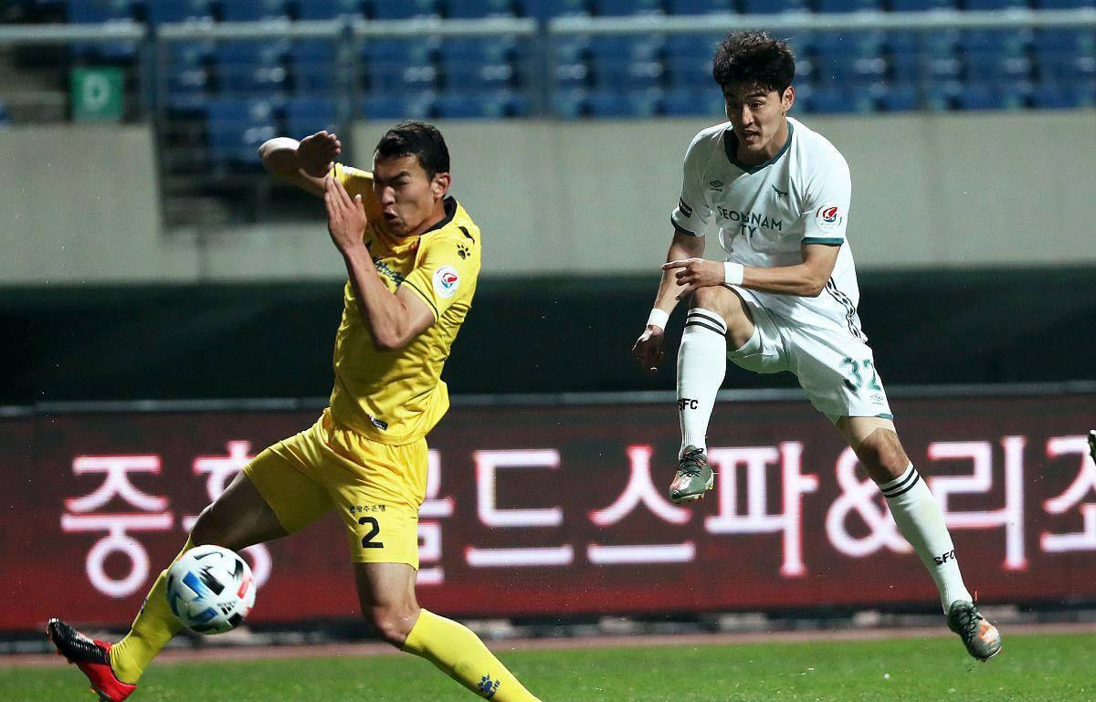 包含主场球队士气高涨期待战队胜利的词条