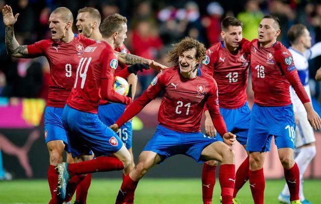 英格兰与捷克战平情势僵持