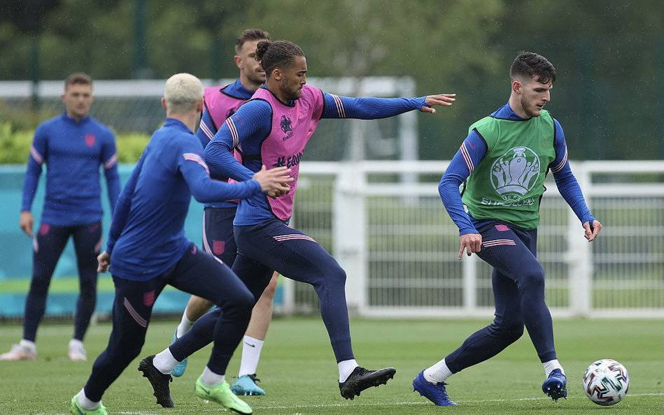 英格兰与捷克战平情势僵持